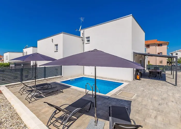 Holiday House Sunlight With Heated Pool