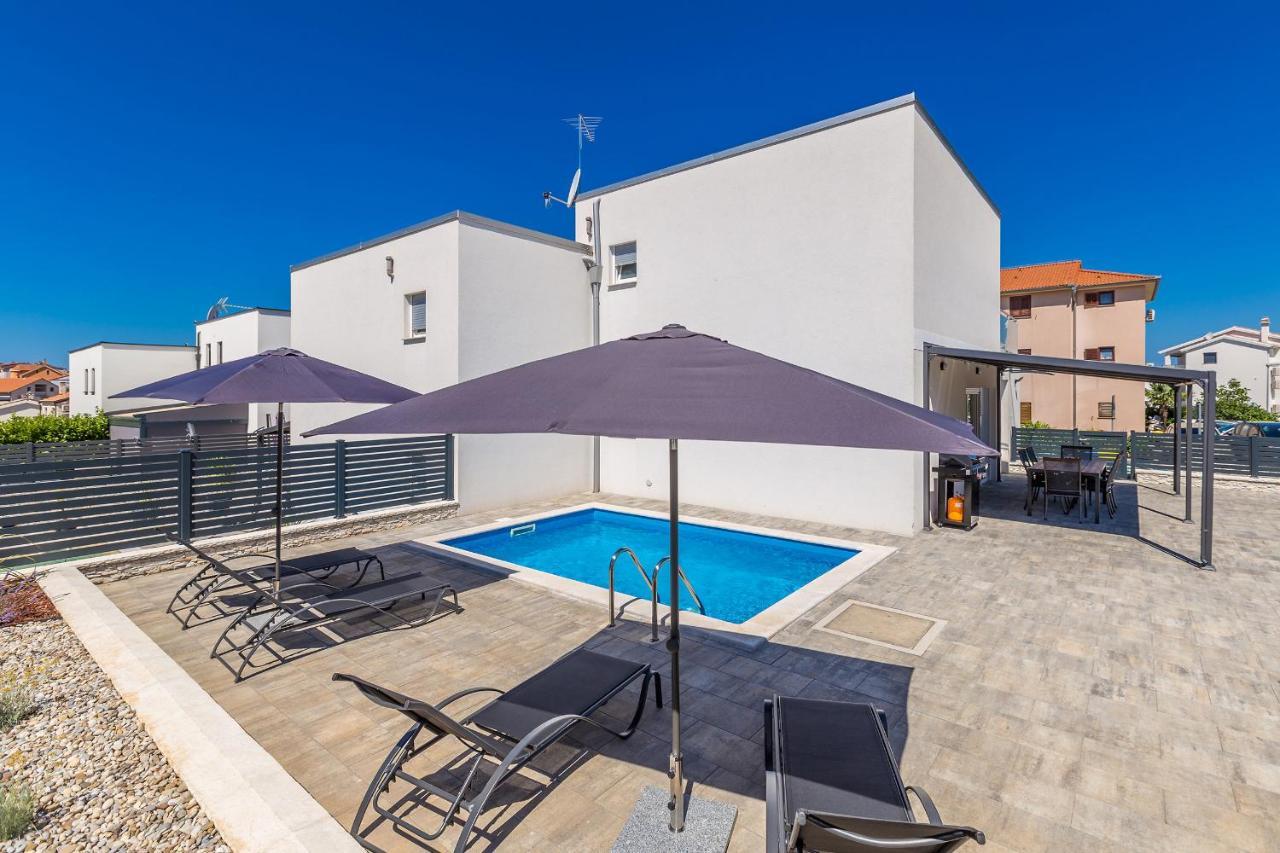 House Sunlight With Heated Pool Malinska